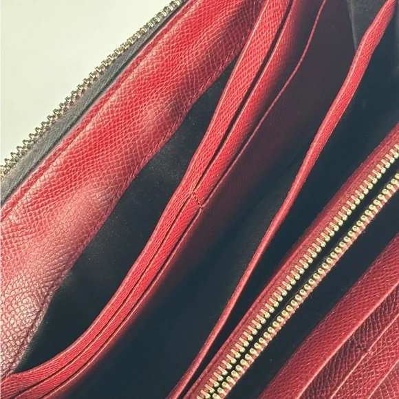 TODS Black Textured Leather corner Zip Wallet. Red interior. S - Picture 9 of 9